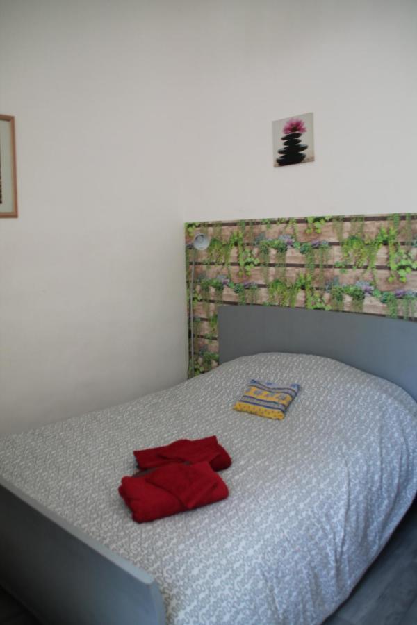 Au Bonheur De Lili Apartment Фонтен-де-Воклюз Екстериор снимка